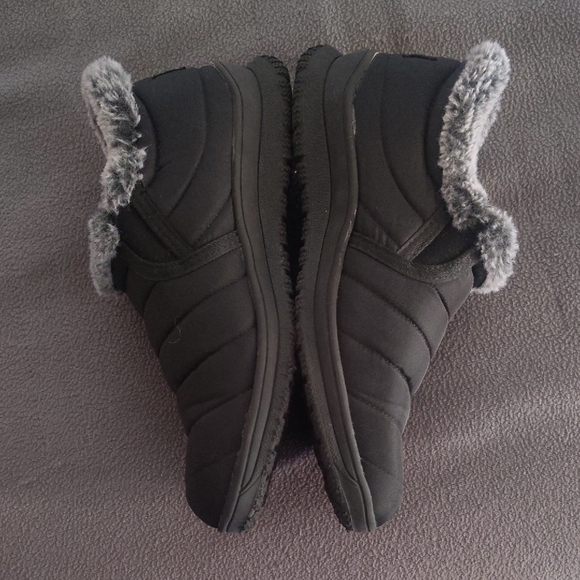 Minnetonka Black and Gray Fur-Lined Slippers - Picture 3 of 7